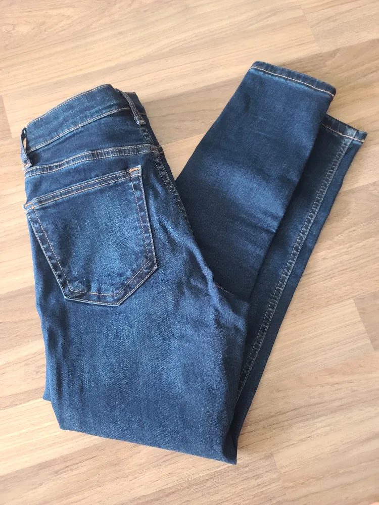 Topshop Moto Petite Jamie Jeans image indicator(3)