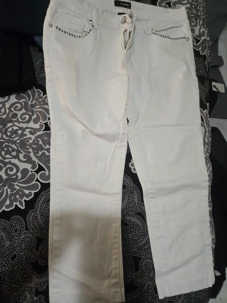 Assorted Women's Jeans - Various Styles and Sizes image indicator(4)