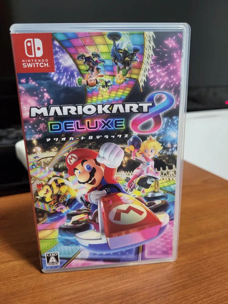 Mario Kart 8 Deluxe - Nintendo Switch Game thumbnail