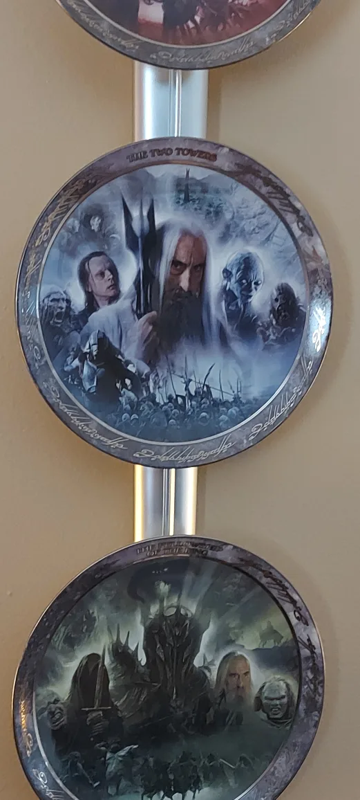 Lord of the Rings Decorative Plate Collection image indicator(9)