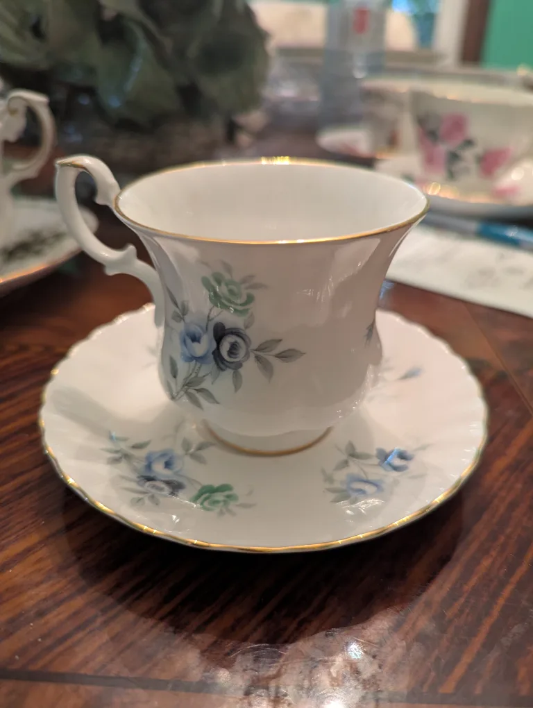 Royal Albert Inspiration Teacup & Saucer thumbnail