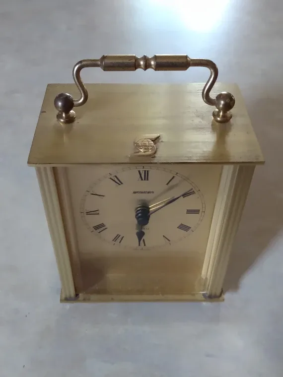 Clock -  Scotiabank logo 10 Carrot gold on top image indicator(5)