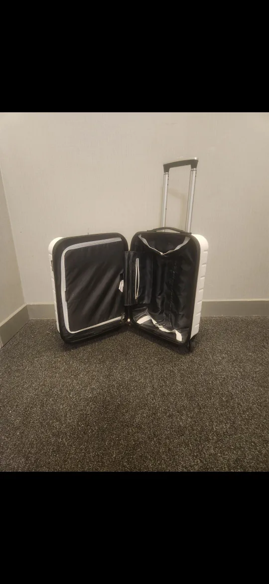 Swiss Gear White Carry-On Suitcase image indicator(2)