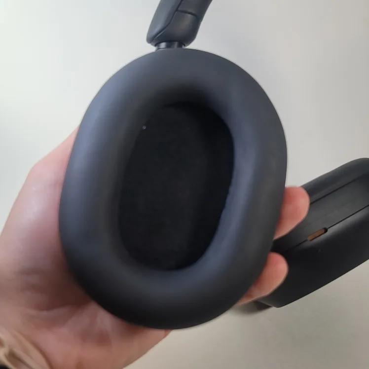 Sony WH-1000XM5 Noise Cancelling Headphones image indicator(3)