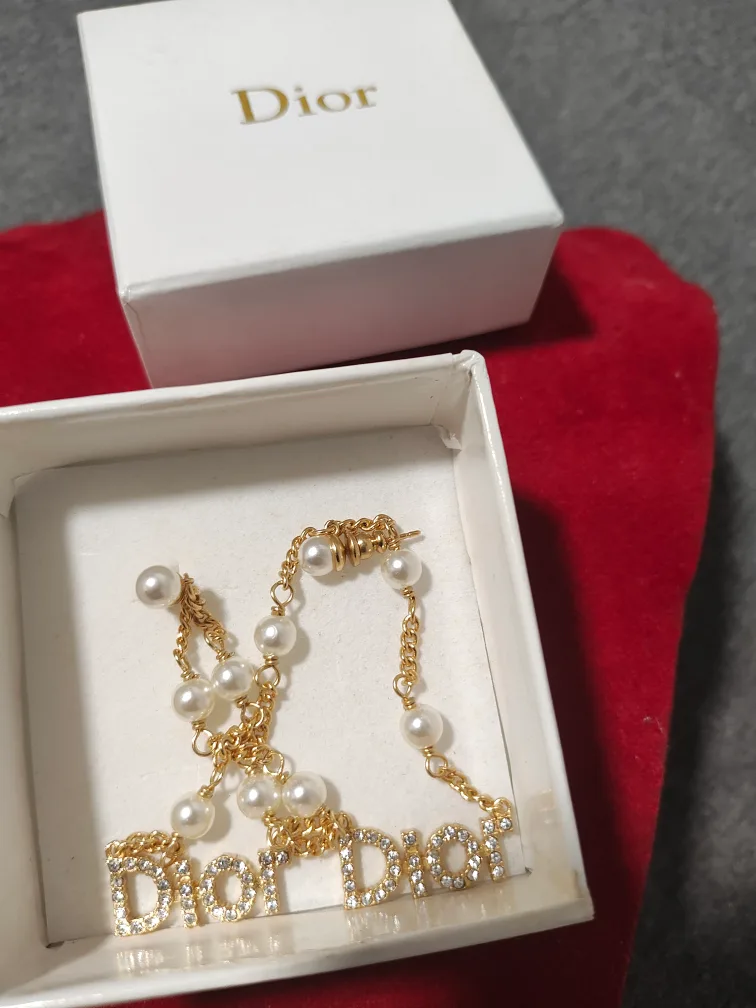 Dior Pearl Drop Earrings image indicator(5)