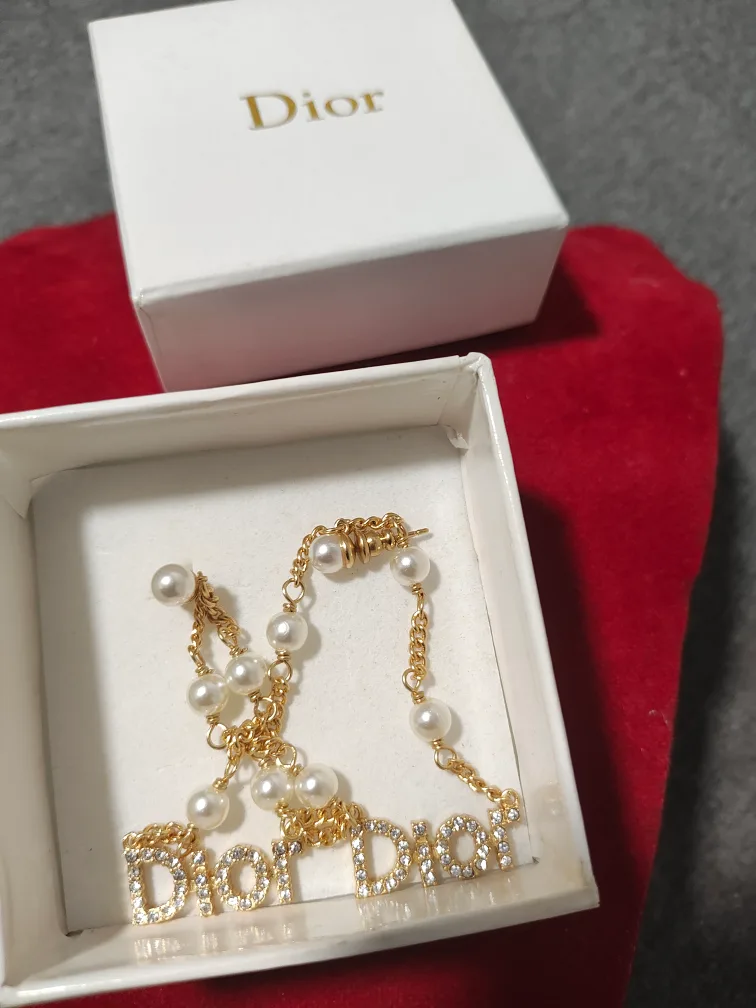 Dior Pearl Drop Earrings image indicator(6)