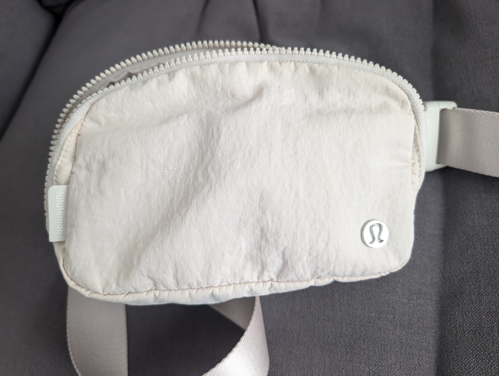 Lululemon Everywhere Belt Bag - Light Ivory