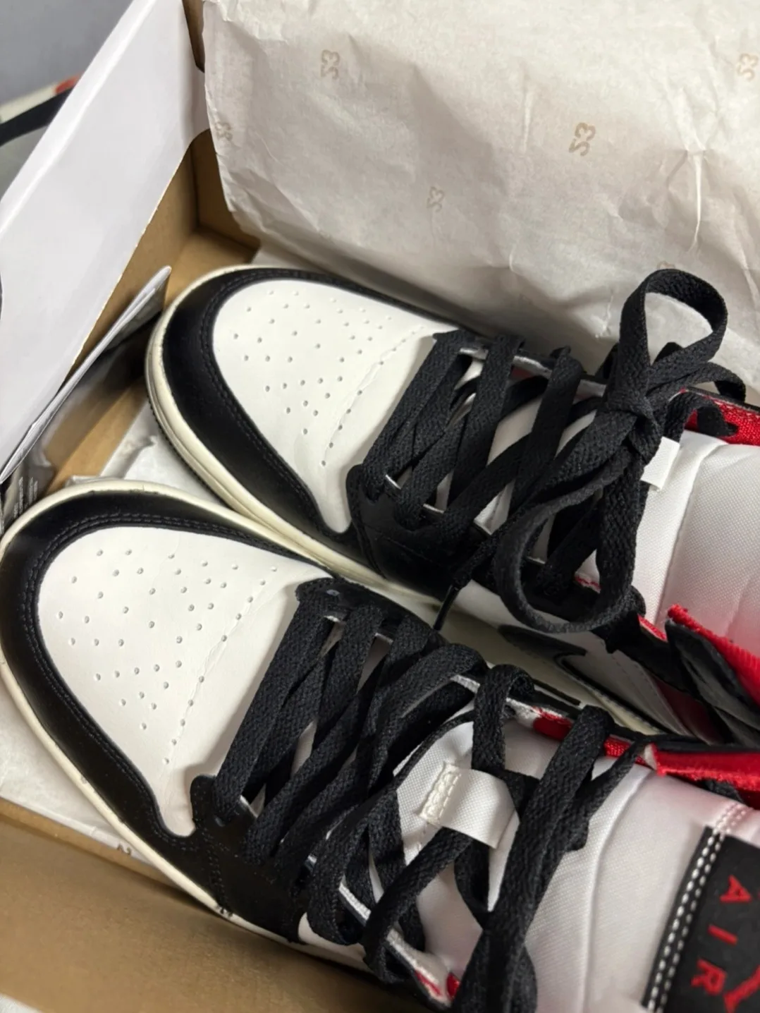 Nike Air Jordan 1 Mid, Size 9.5 Women image indicator(5)