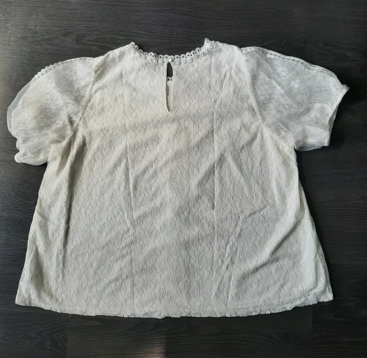 Torrid Lace Puff Sleeve Blouse - Size 4 image indicator(2)