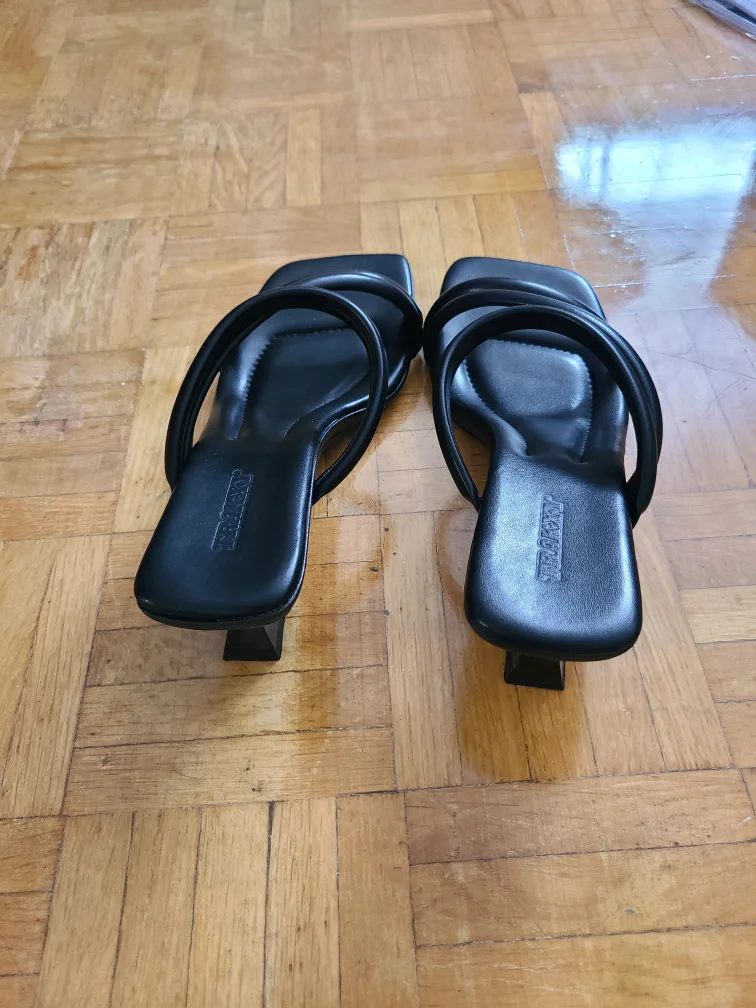Strappy Black Heeled Sandal - sz 9 image indicator(7)