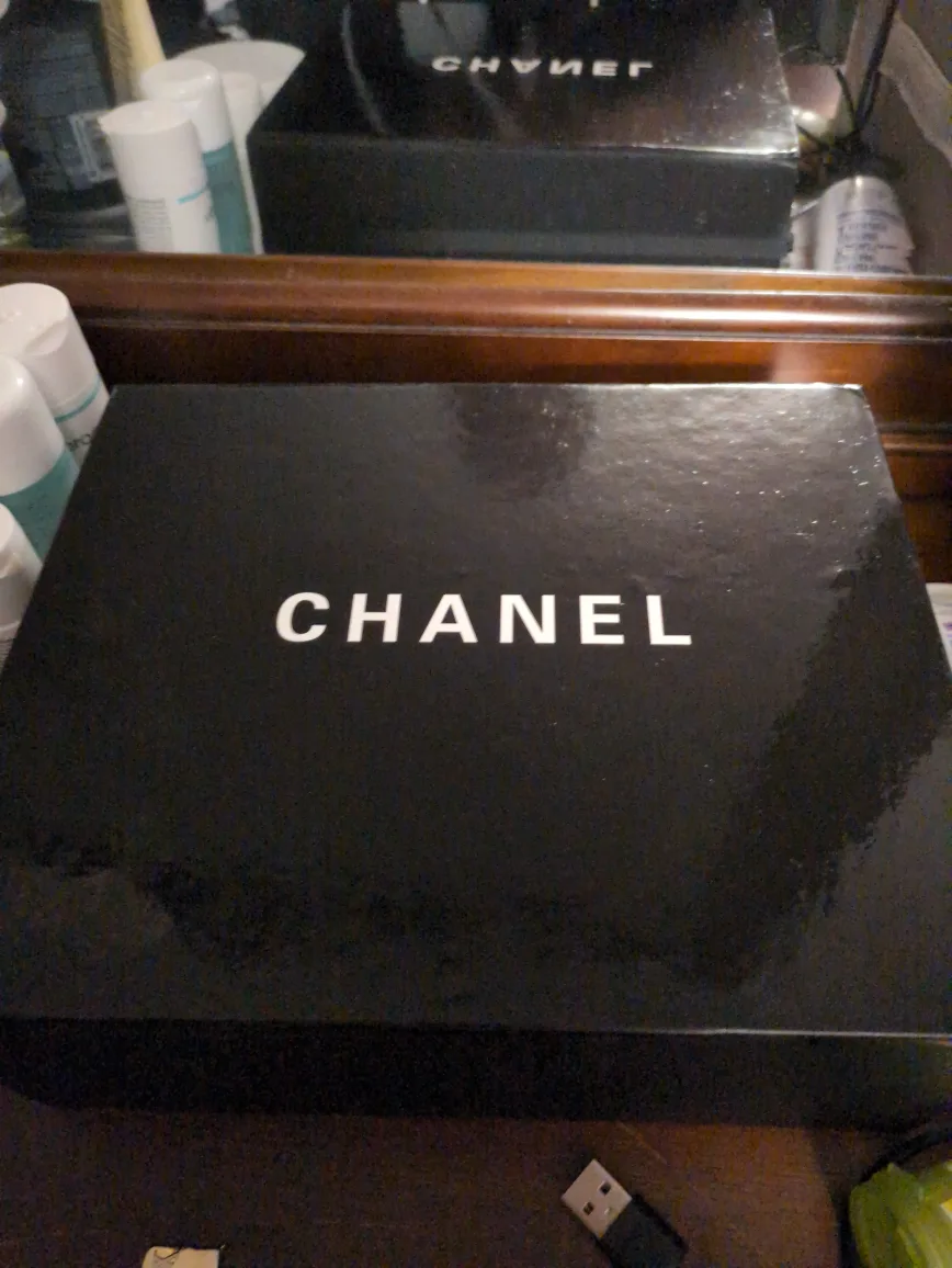 Chanel & Louis Vuitton Empty Boxes thumbnail