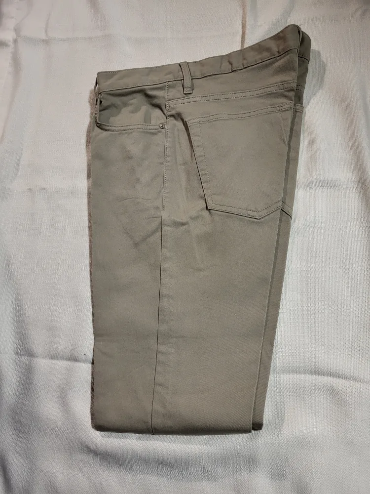 Stretchable Branded Jean's Pants for Men Sizes 30,32,34 New image indicator(9)