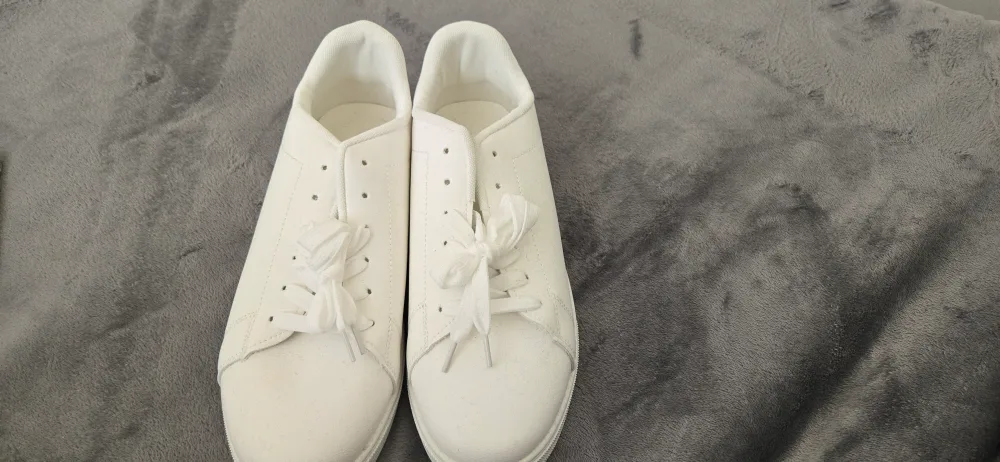 White Sneakers thumbnail