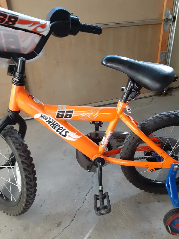 Hot Wheels Kids' (16 ")Bike - Orange with training  wheels thumbnail
