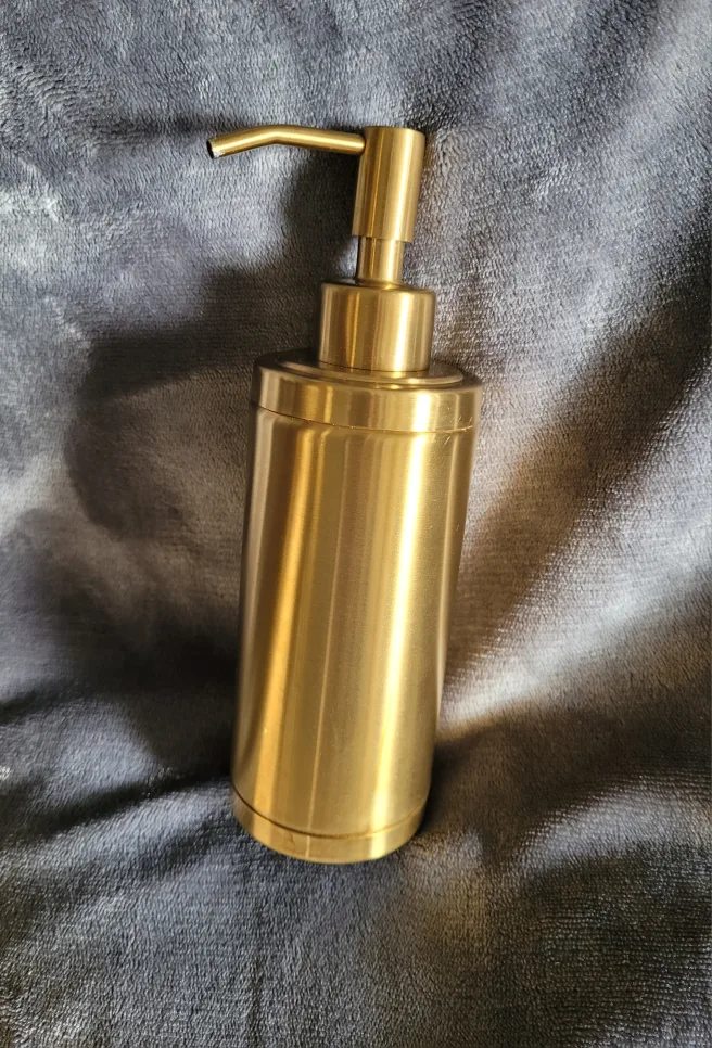 Gold-Toned Stainless Steel Bathroom Set image indicator(4)