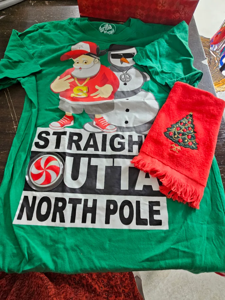 Straight Outta North Pole Shirt S and handtowel thumbnail