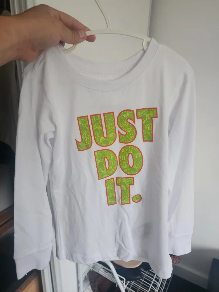 brand new woth tags Nike Long Sleeve T-Shirt  - 5t thumbnail
