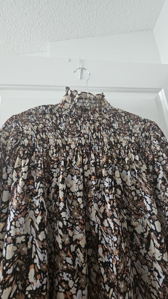 House of Harlow 1960 Floral Blouse with smocked neck - photo 5