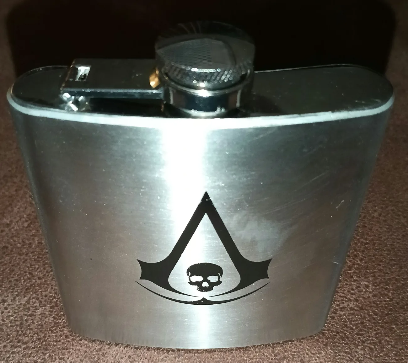 Assassin's Creed IV Black Flag 6oz Stainless Steel Flask image indicator(2)