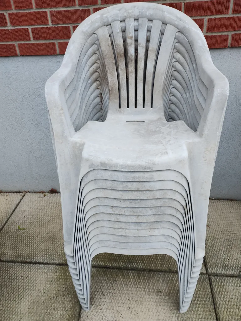 12 Stackable Plastic Outdoor Chairs thumbnail