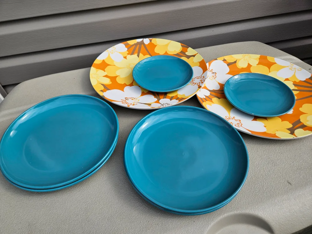 Vintage Dinnerware Set thumbnail