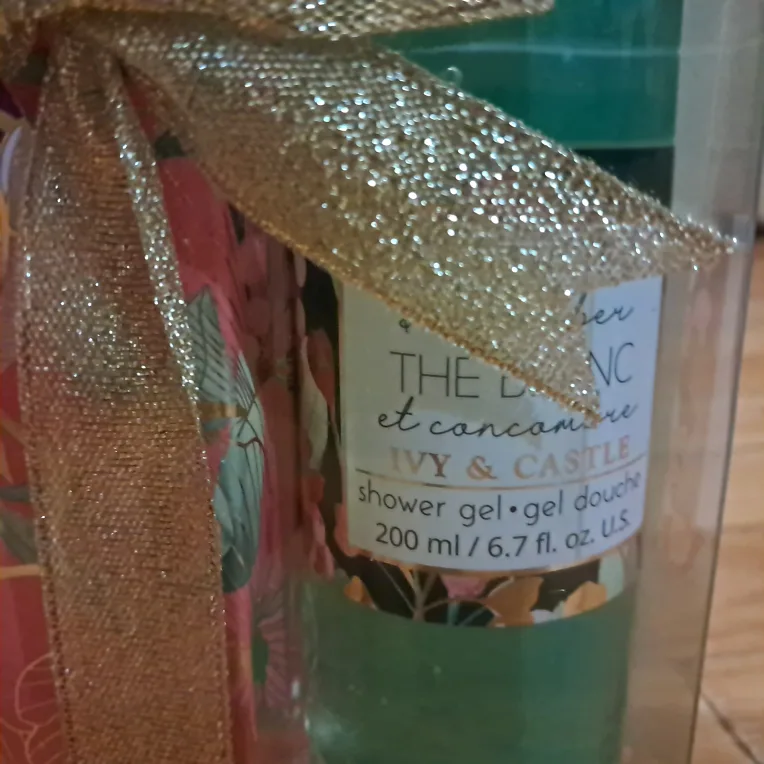 NEW  Bath Collection Perfect for Gifting image indicator(3)