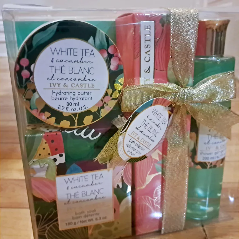 NEW  Bath Collection Perfect for Gifting image indicator(5)