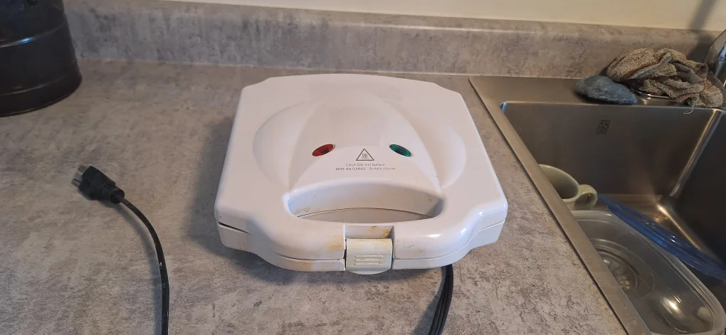 White Sandwich Maker thumbnail