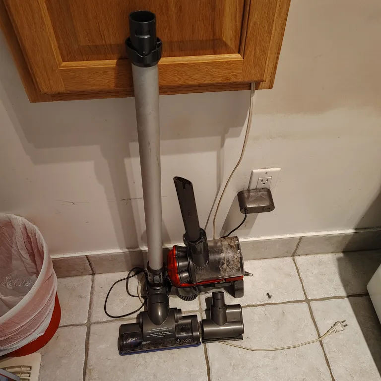 Dyson DC35 Vacuum Cleaner thumbnail
