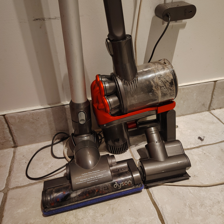 Dyson DC35 Vacuum Cleaner - photo 2