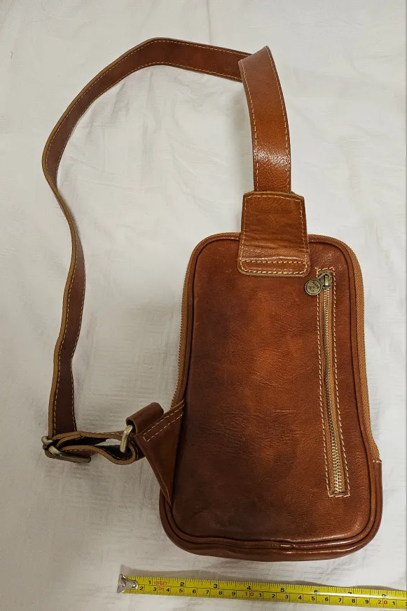 Vera Pelle Leather Sling Bag image indicator(2)