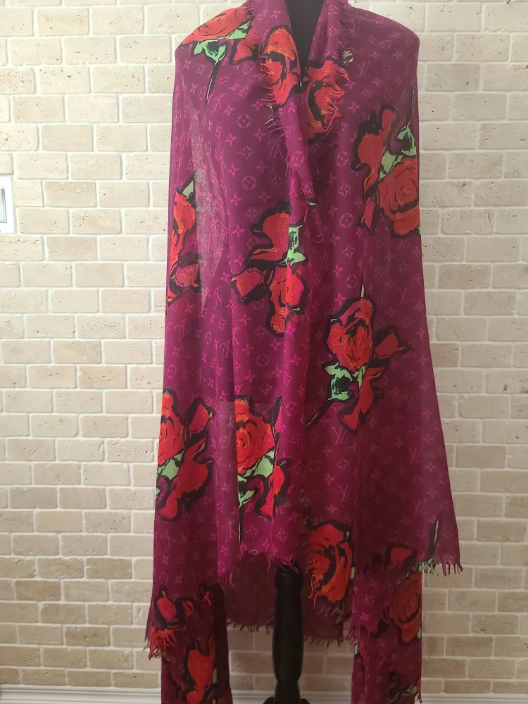 Louis Vuitton Scarf image indicator(2)