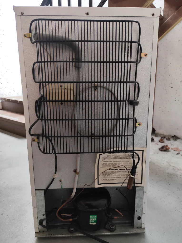 GE Compact Refrigerator - White image indicator(7)