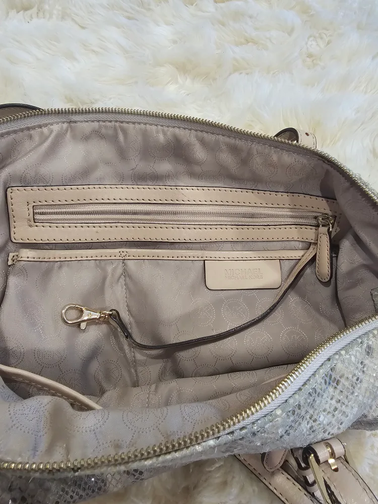 Michael Kors Tote Bag image indicator(5)