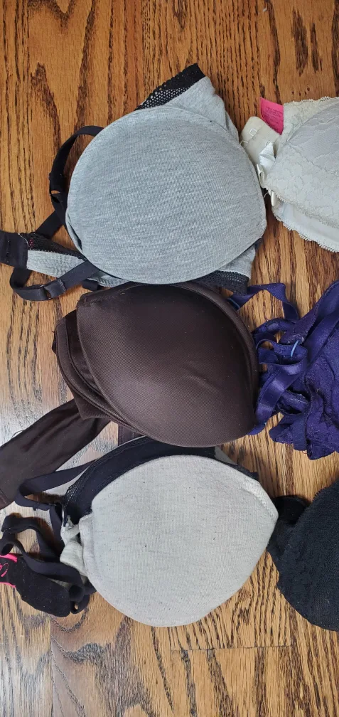 Bras - Small (32C or 34B) #freecycle image indicator(3)