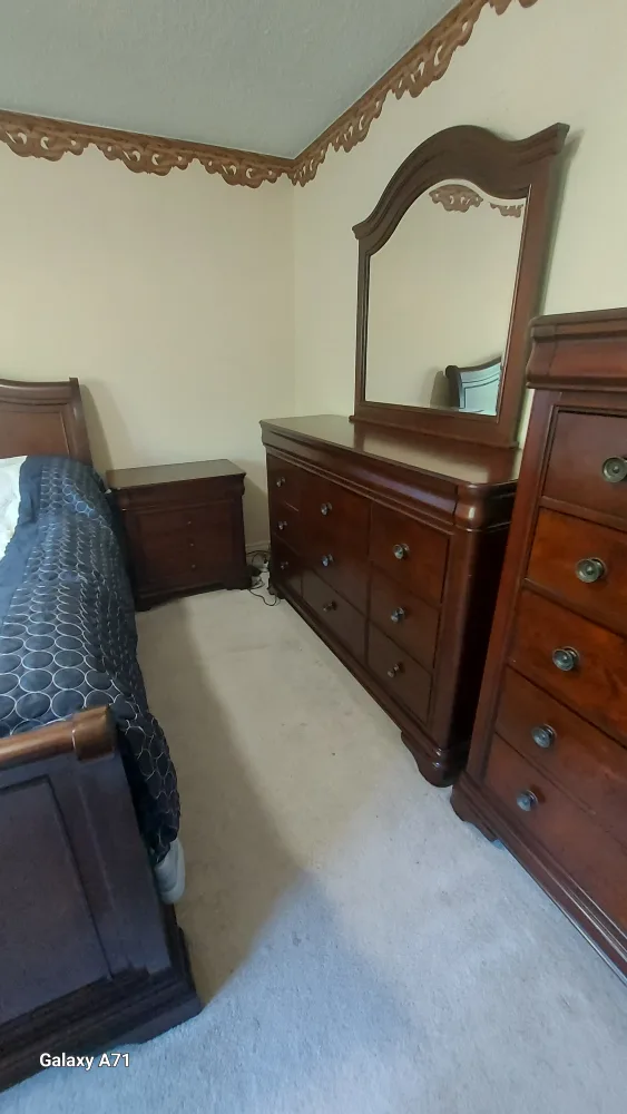 Bedroom Set - Bed, Dresser, Mirror, Nightstands image indicator(6)