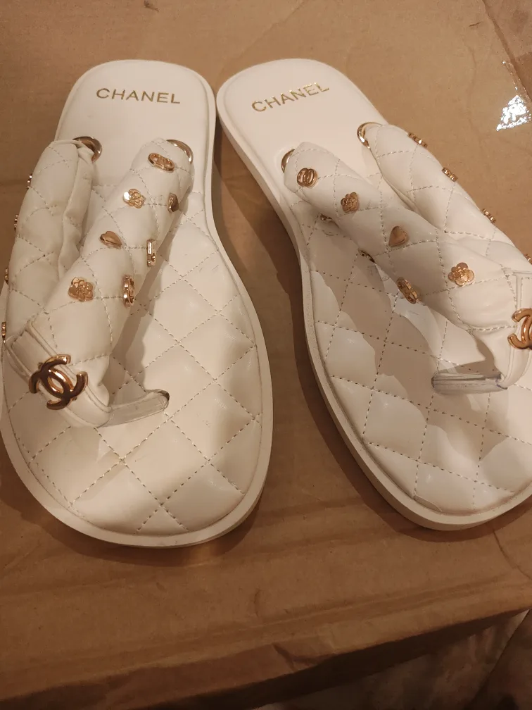 Chanel White Quilted Sandals (Sales) image indicator(2)
