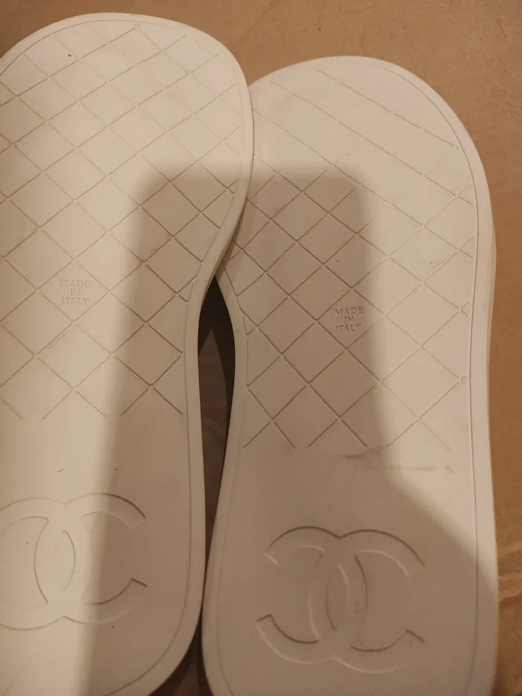 Chanel White Quilted Sandals (Sales) image indicator(3)