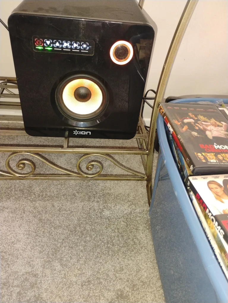 ION Speaker with Colour Changing LED image indicator(4)