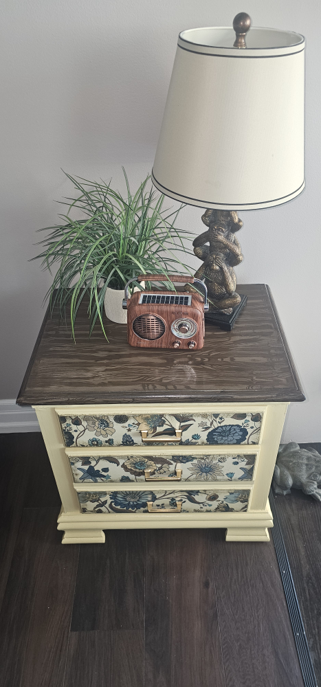 Mellow Yellow - Handmade Floral Nightstand / Accent Table - photo 2
