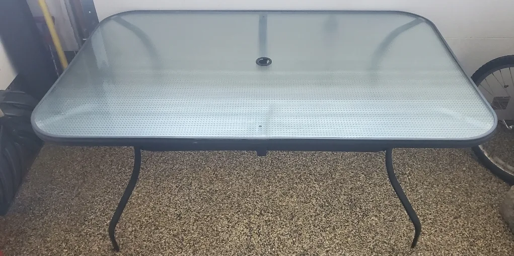 Patio Table with Glass Top image indicator(3)