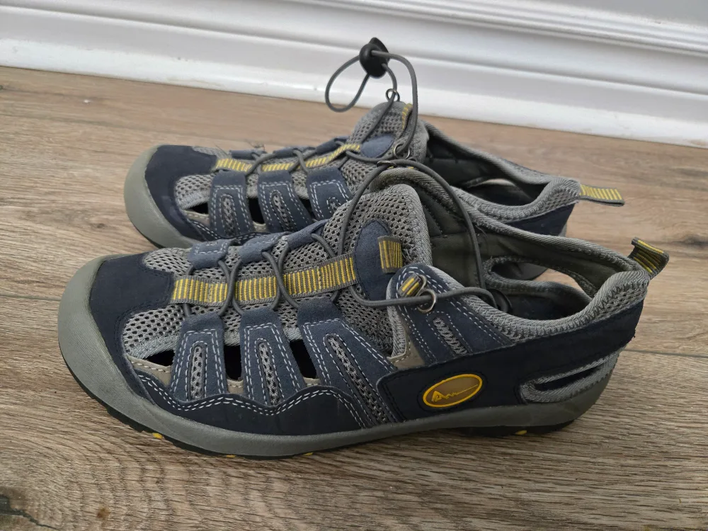 Mountain Ridge Water Shoes size 8 thumbnail