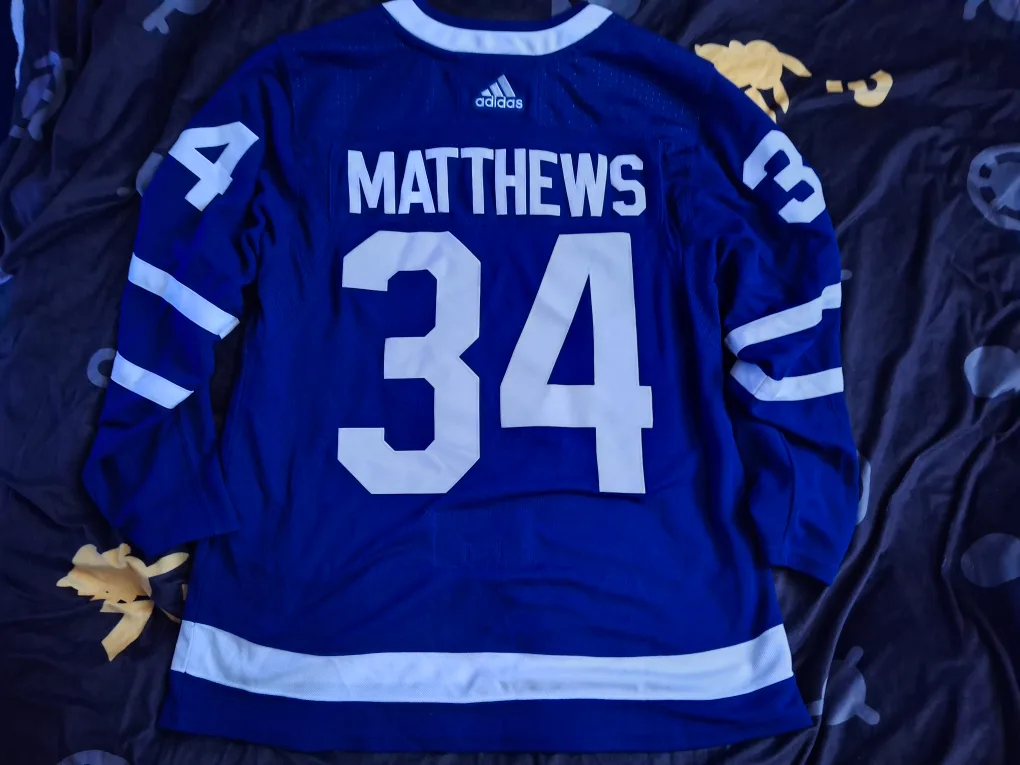 Adidas Toronto Maple Leafs Matthews #34 Jersey, Size 52 image indicator(4)