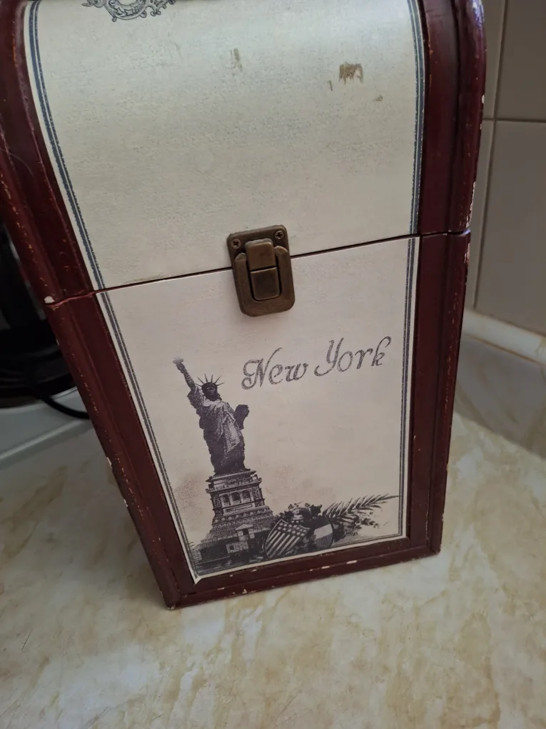 Decorative New York Statue of Liberty Storage Box thumbnail