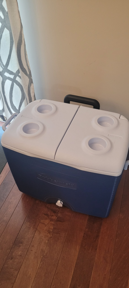 Rubbermaid Cooler