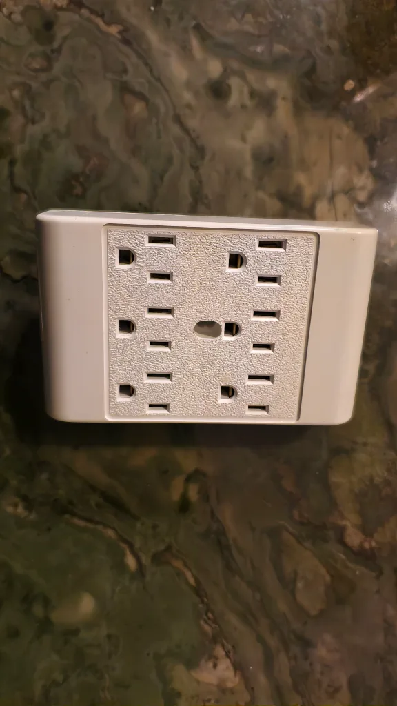 Outlet Expander #freecycle thumbnail