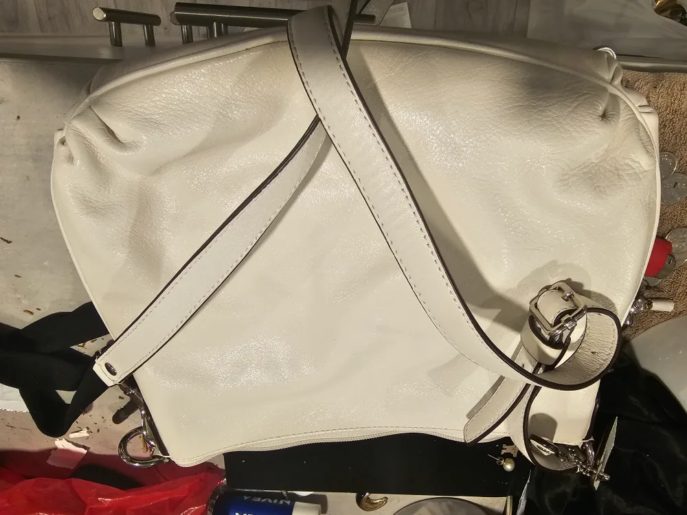 Coach White Leather Shoulder Bag image indicator(2)