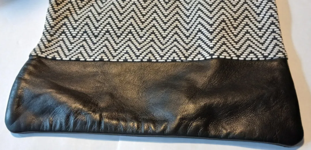 JUDITH & CHARLES BLACK LAMBSKIN LEATHER POUCH/CLUTCH image indicator(2)