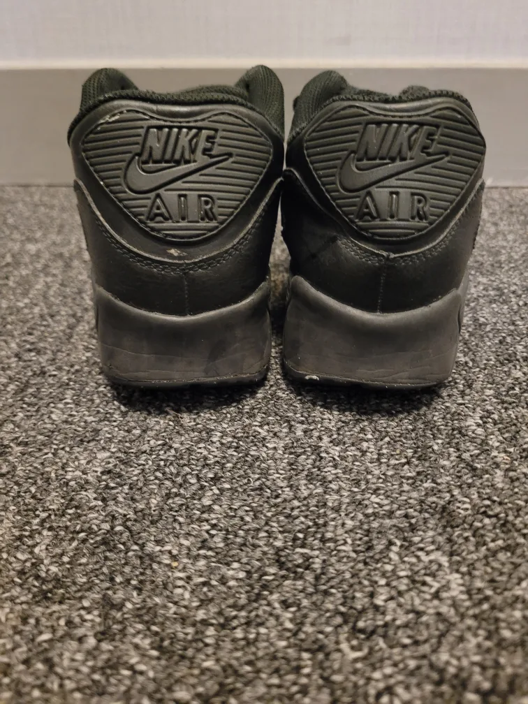 Nike Air Max 90 - Black (Size 6Y) image indicator(2)