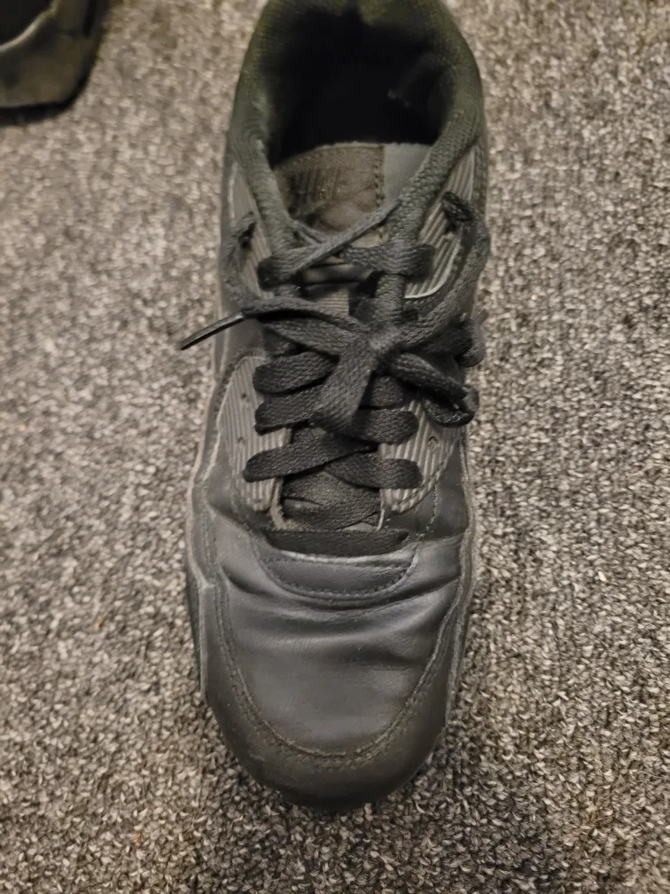 Nike Air Max 90 - Black (Size 6Y) image indicator(3)